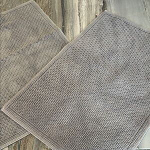 2 washable Gray Textured Bath Mats EUC